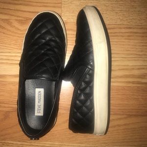 Steve Madden Black ecentrcq slip on
